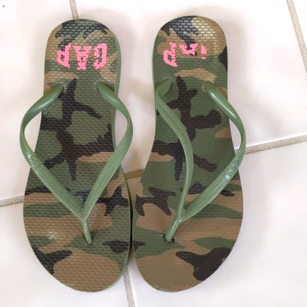 Gap flip flops